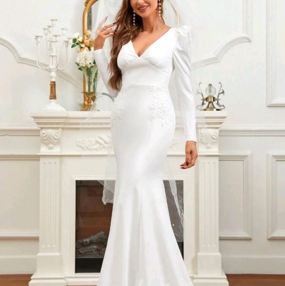 SHEIN Belle Solid V-neck Mermaid Hem Wedding Dress - Picture 5 of 16